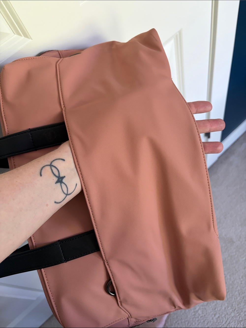 Away Rose Salmon Tote with Black Handles - Picture 4 of 7